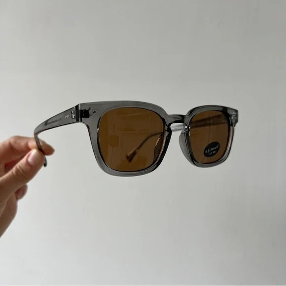 ASOS grey clear frame classic rectangular shape brown tinted sunglasses - Picture 4 of 6
